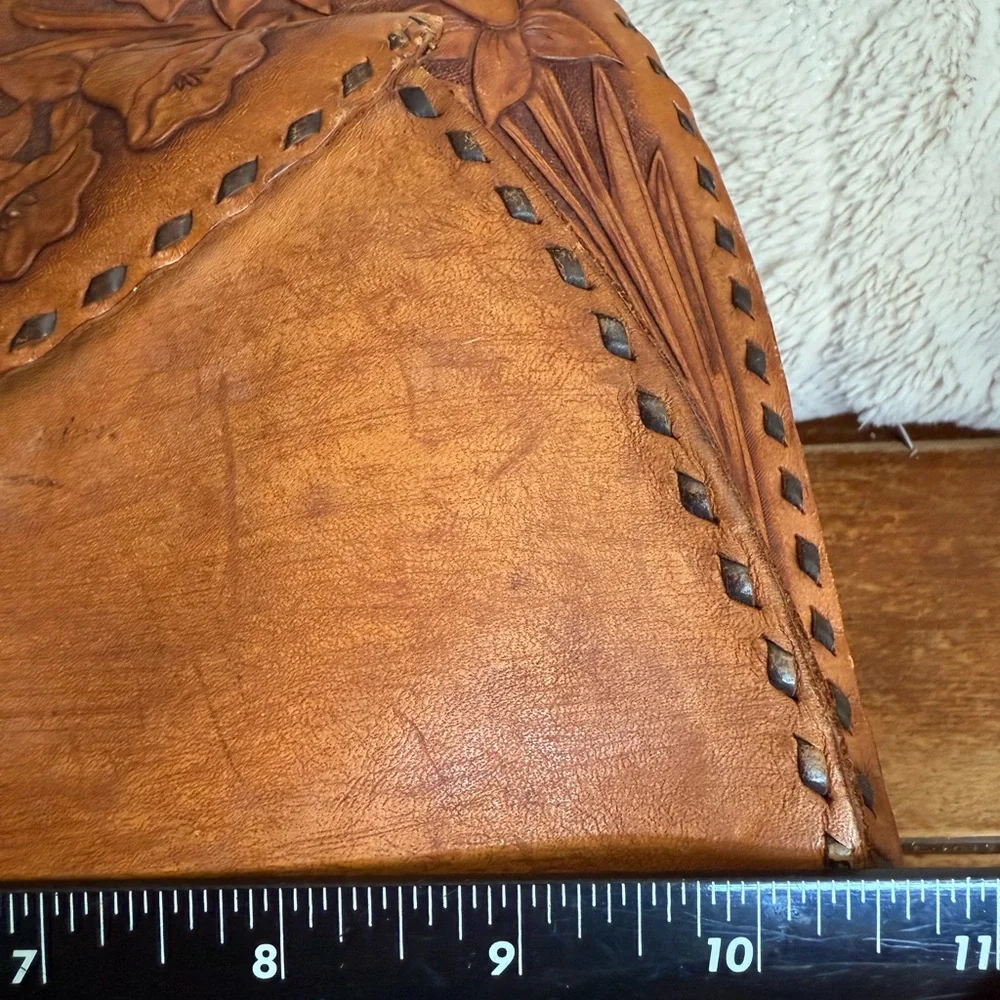 Vintage Tan Satchel / Hand bag with Floral Tooling and Gold-Toned Closure - Picture 10 of 11